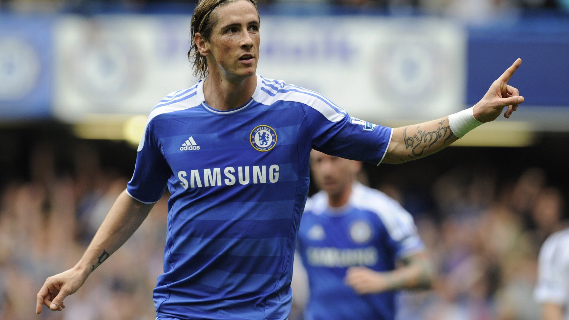 “英超大戏持续，争冠队伍步步为营”，英超球队能争取哪些冠军